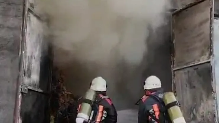 Battalgazi'de çıkan yangında tonlarca saman küle döndü