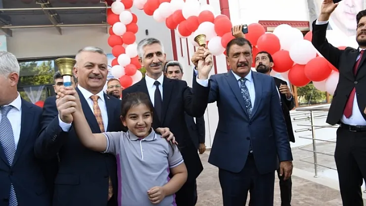 Deprem bölgesi Malatya'da yeni eğitim-öğretim başladı