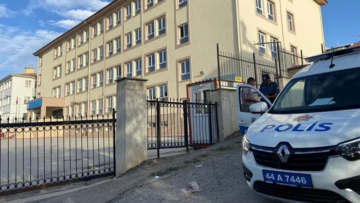 Polis ekipleri okul önlerinde denetim yaptı