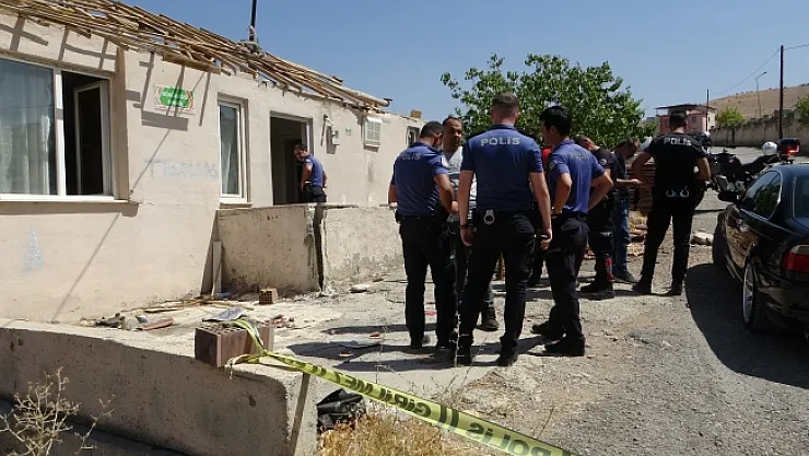 Silahla oynarken arkadaşını vurdu