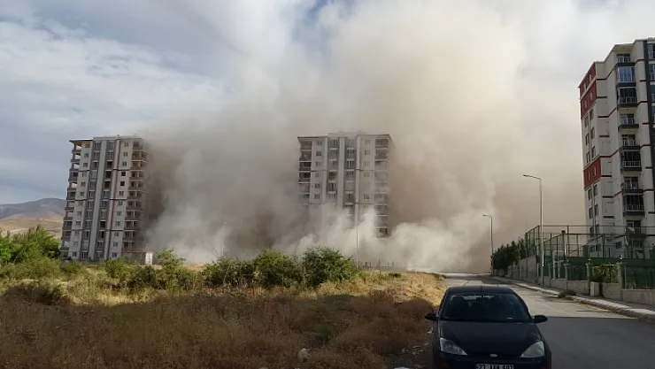 Yüksek katlı binaların patlayıcı ile yıkımı sürüyor