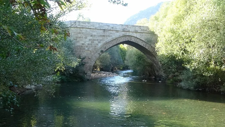 600 yıllık Arapgir Köprüsü yıllara direniyor