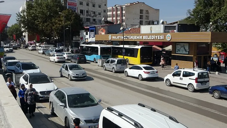 Depremin vurduğu Malatya'da esnaf eski günleri arıyor