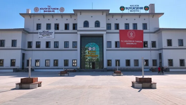 Malatya 100. Yıl İl Halk Kütüphanesi'ne öğrencilerden tam not