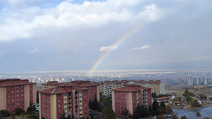 Sağanak yağışın ardından oluşan gökkuşağı hayran bıraktı