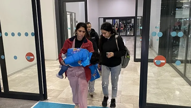 Gazze'den tahliye edilen Türk vatandaşları İstanbul'a getirildi