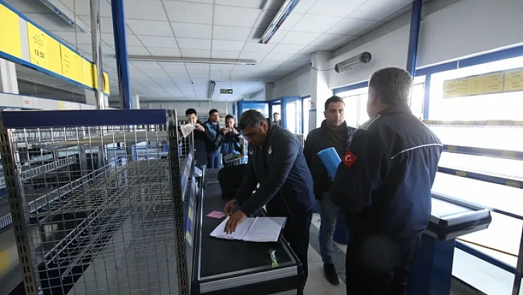 Kaldırımı işgal eden market şubesi mühürlendi