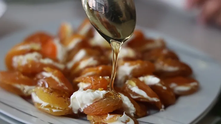 Kaymaklı kayısı tatlısı kötü yiyecekler listesinde!