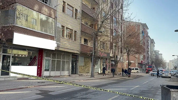 Orta hasarlı binadan şiddetli ses duyuldu! Güvenlik önlemleri alındı
