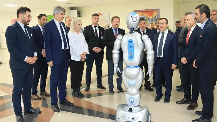 Tanıtımı yapıldı! Robotlar hastanede hizmet edecek!