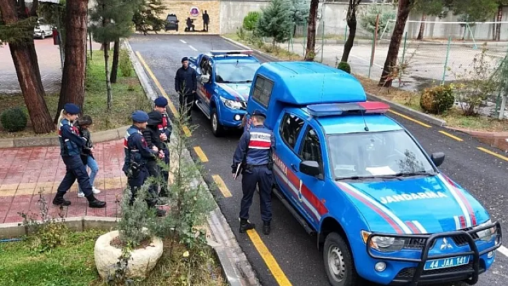 Silahlı ve maskeli soyguncular yakalandı!