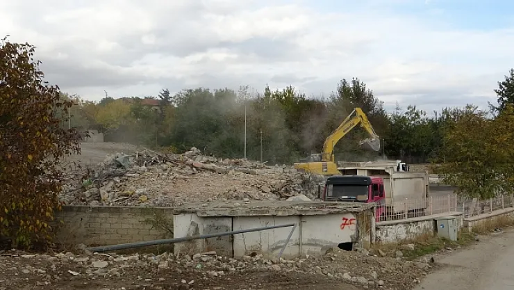 Akçadağ'da ağır hasarlı binaların yıkımında sona gelindi