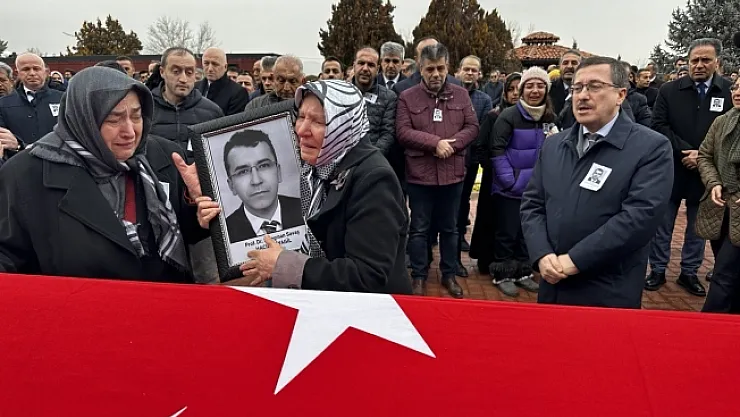 Kazada hayatını kaybeden profesöre veda