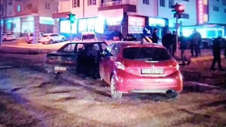 Malatya'da iki otomobil çarpıştı: 2 yaralı