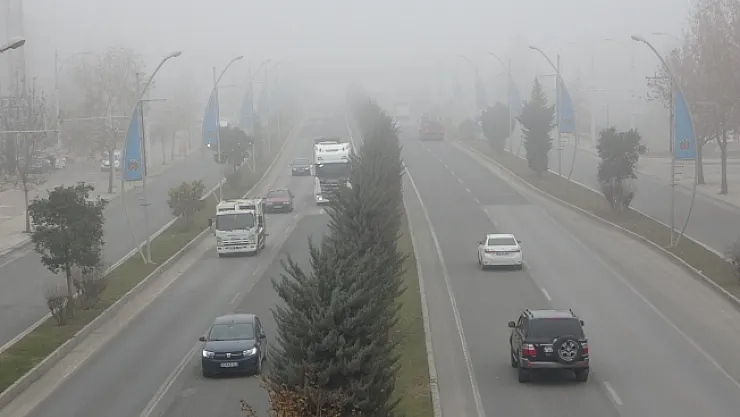 Malatya'yı sis kapladı! Görüş mesafesi düştü