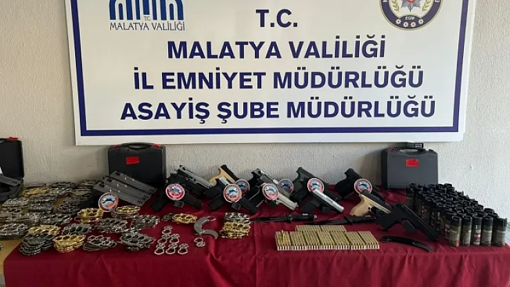 Malatya'da çok sayıda silah ve bıçak ele geçirildi