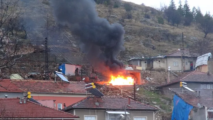 Malatya'daki çadır yangını! Küle döndü!