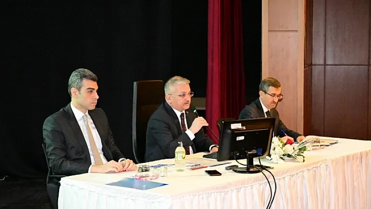 Vali müdürleri yine uyardı! "İşlerin savsaklandığını görüyorum"