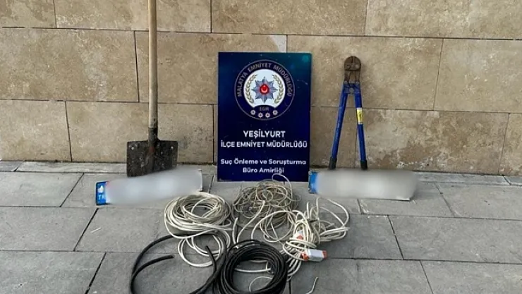 ATM'nin kablolarını çalan zanlı yakalandı