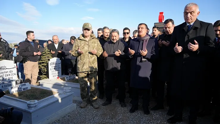 Bakan Ersoy'dan Malatya'da mezarlık ziyareti