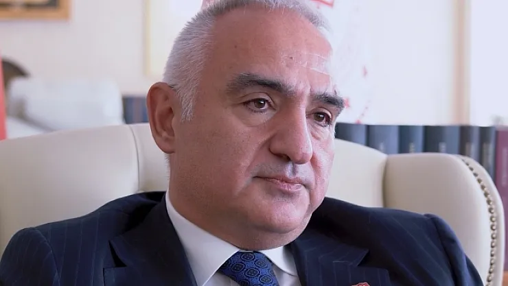  Bakan Ersoy depremi anlatırken gözyaşlarını tutamadı