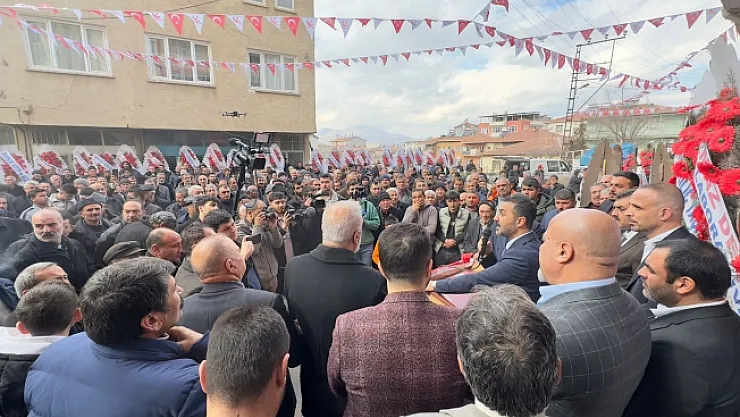 'Bakanları yıkılmamış yerlere götürüyorlar'