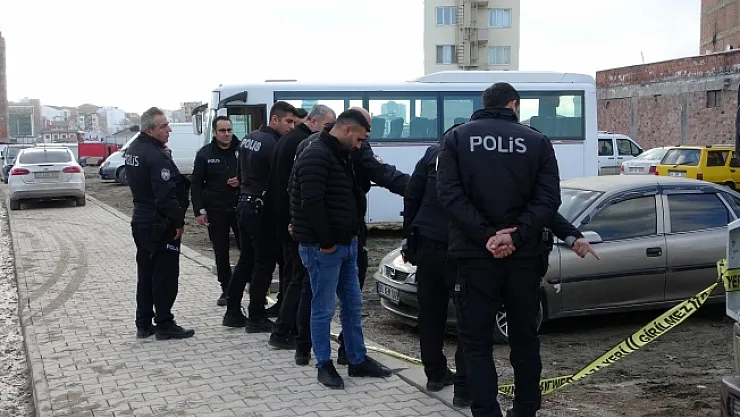 Görüşmeye çağırdığı arkadaşını silahla vurdu