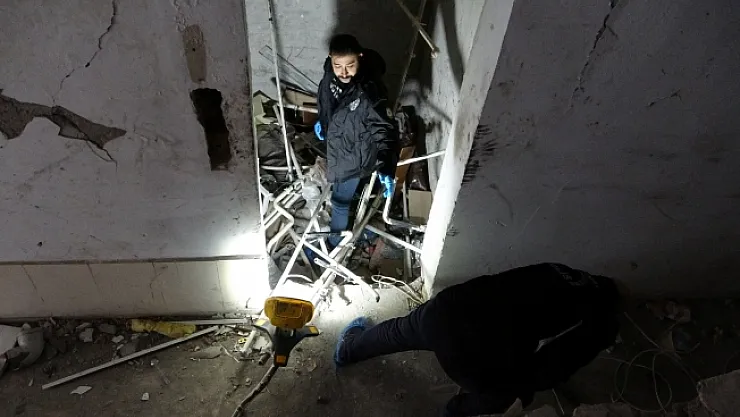 Hasarlı binada asansör boşluğuna düşen şahıs ağır yaralandı