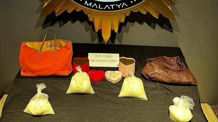 Kadın yolcu 3 kilo uyuşturucuyla yakalandı