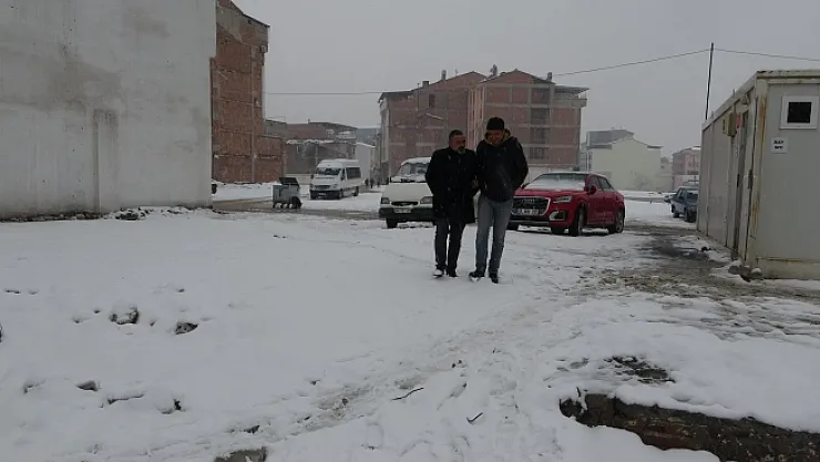 Sosyal medyadan gönderdiği mesaj sayesinde enkazdan kurtarıldı