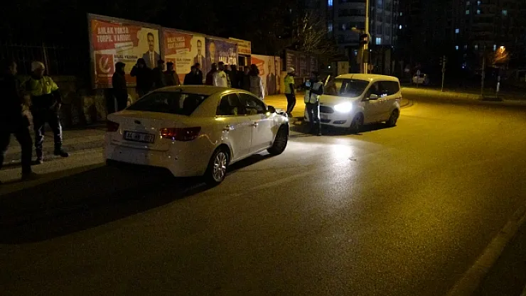 Kaldırımda yürüyen adama çarptı! Bacağı koptu!