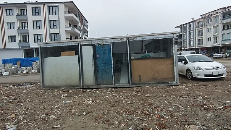 Hırsızlar, konteyneri vinçle çaldılar