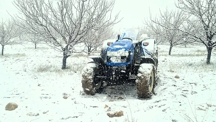 Malatya'da yüksek rakımlı bölgelerde kar yağışı etkili oldu