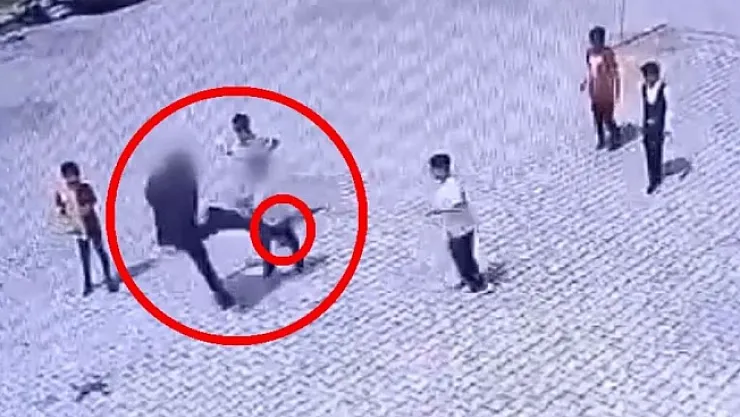 Açıklama geldi! Çocuğa attığı tekmenin bedelini işiyle ödedi