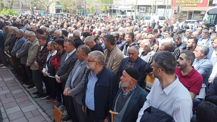 Filistin'de hayatını kaybedenler için gıyabi cenaze namazı