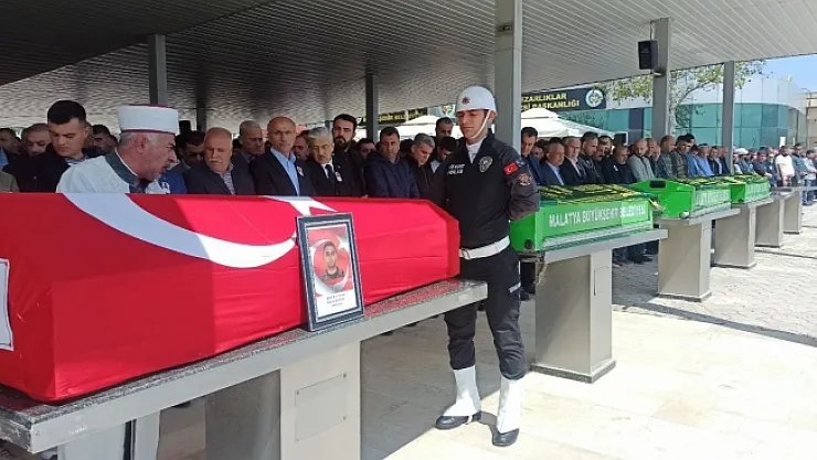 Kaza kurbanı polis ve ailesi son yolculuğuna uğurlandı