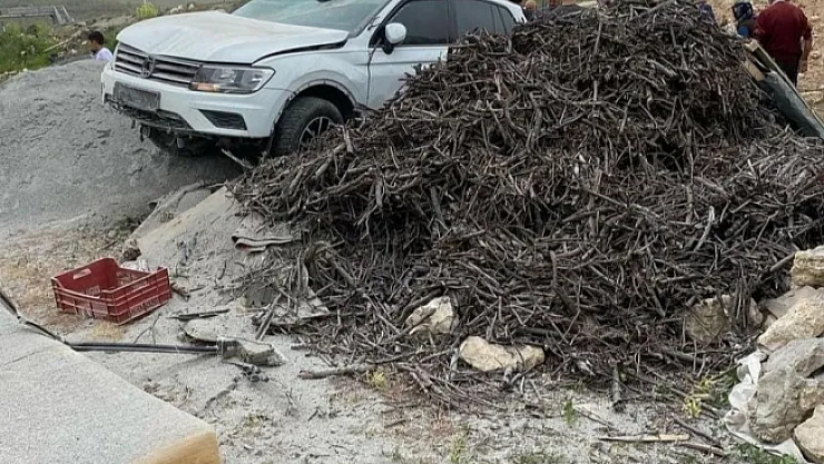 Kontrolden çıkan cip yol kenarına savruldu: 4 yaralı