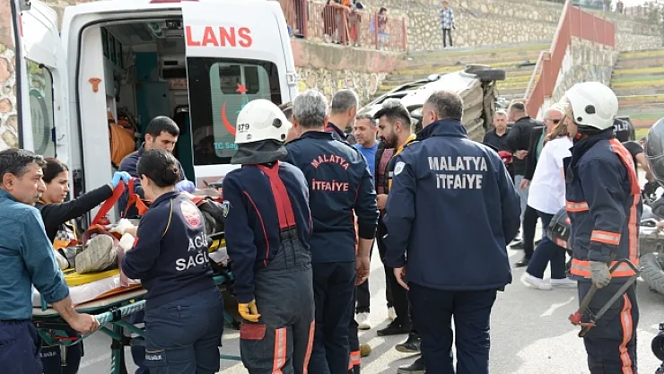 Kontrolden çıkan araç okul bahçesine uçtu: 2 yaralı