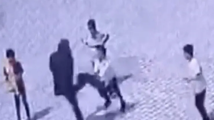 Malatya'da kan donduran olay! Çocuğu tekmeledi