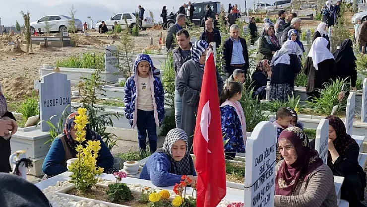 Malatya'da mezarlıkta hüzünlü bayram