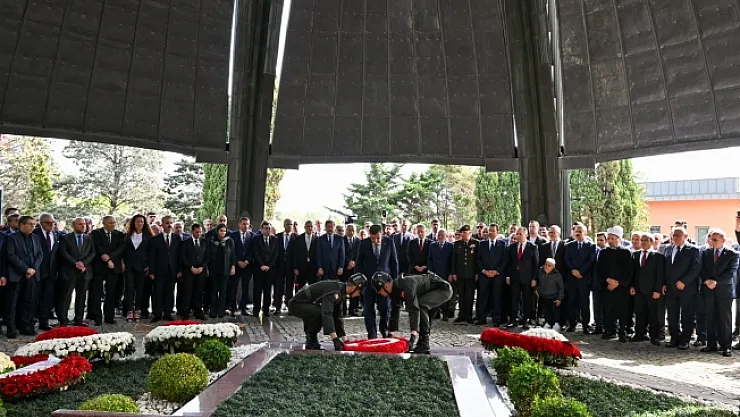 Turgut Özal vefatının 31. yıl dönümünde kabri başında anıldı