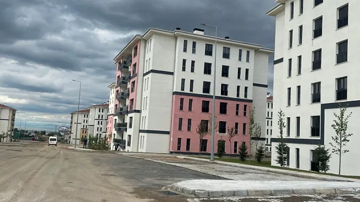 Yakınca'da ki konutlar neden mağdur depremzedelere teslim edilmiyor?