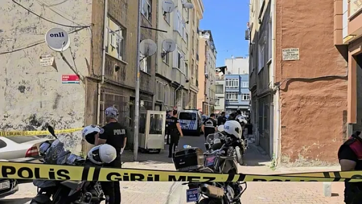 Cinnet getiren baba, eşini ve kızını öldürdü