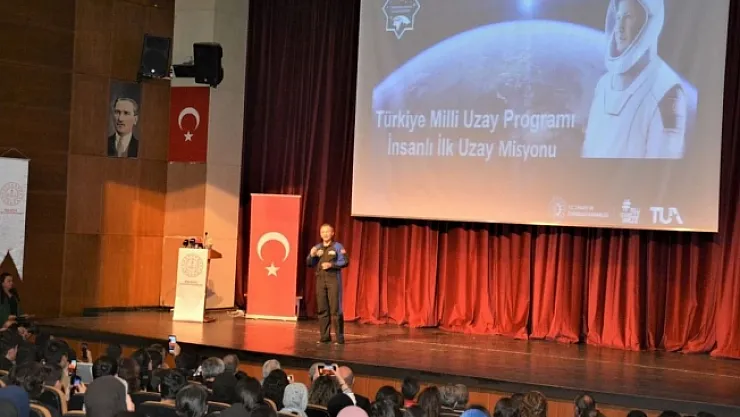 İlk Türk astronot Alper Gezeravcı öğrencilerle buluştu