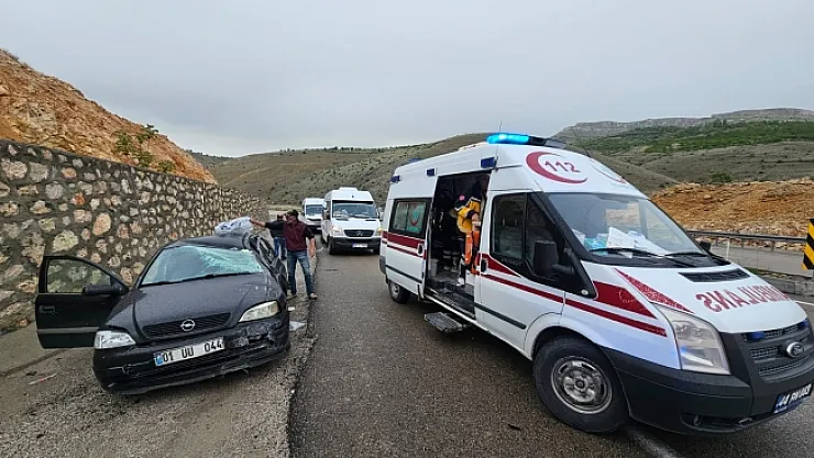 Kontrolden çıkan araç istinat duvarına çarptı: 4 yaralı