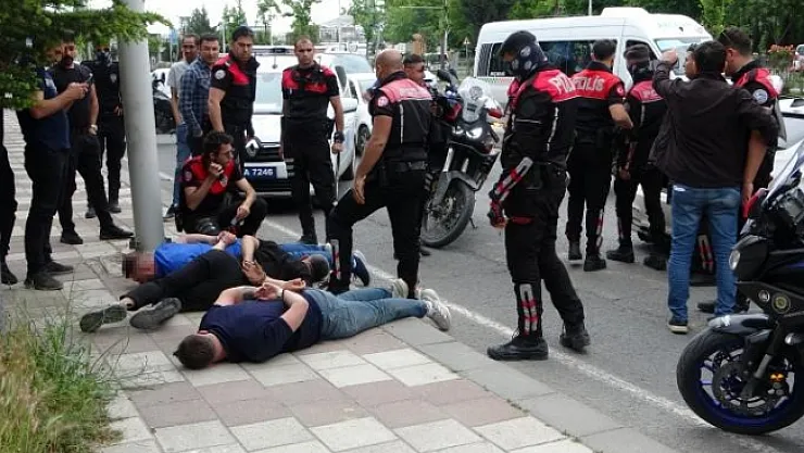 Polisin 'dur' ihtarına uymayarak kaçan araç kaza yaptı