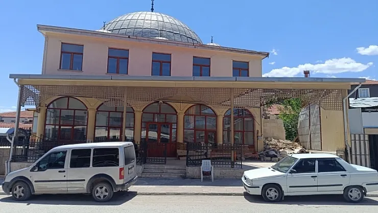 Depremde hasar alan camide restore çalışmaları başladı