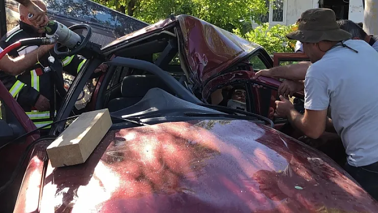 Malatya yolunda kaza! Araç kağıt gibi ezildi