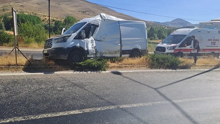 Malatya'da otobüs ile kamyonet çarpıştı, 1 yaralı
