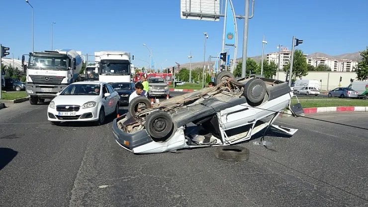 Malatya'da trafiği felç eden kaza: 3 yaralı